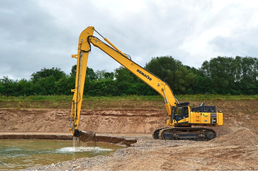 Komatsu PC700 mit Ausleger-Sonderumbau für die Rohkiesgewinnung 